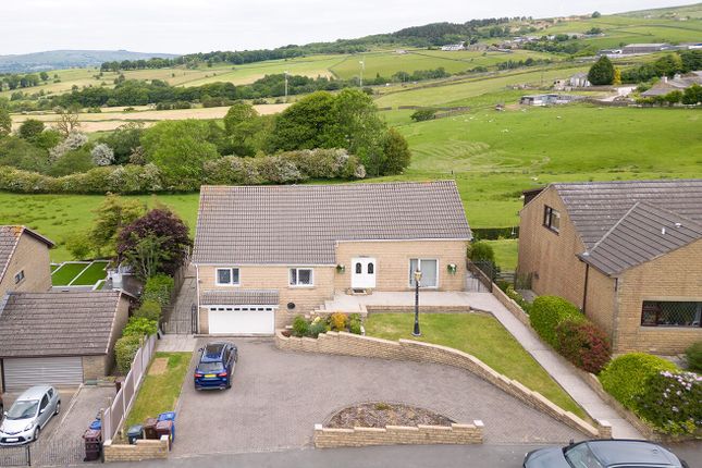 Thumbnail Detached house for sale in Stirling Court, Briercliffe, Lancashire