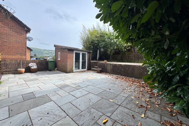 24 Plas Y Fedwen, Pontypridd photo 3