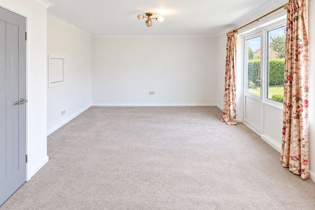 95, Frenchs Wells, WOKING photo 3