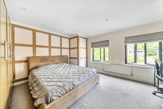 1, Linden Square, Uxbridge photo 3