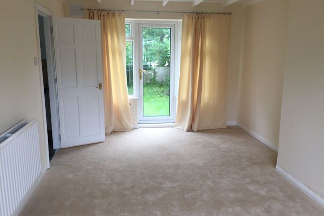 123, Fernwood Crescent, Wollaton photo 2