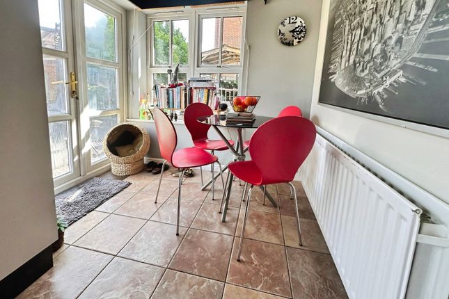 5, Arbery Way, Reading photo 3