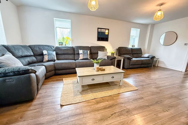2 Alma Terrace, Bridgend photo 2