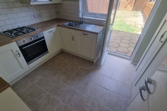 144, Lowdell Close, West Drayton photo 2