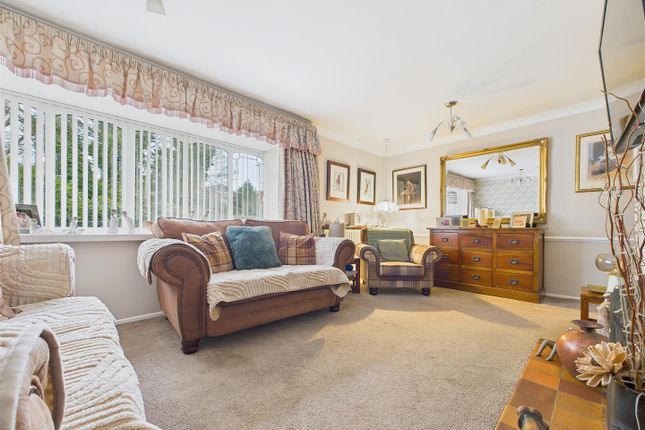 6, Hutchinson Close, Rugeley photo 2