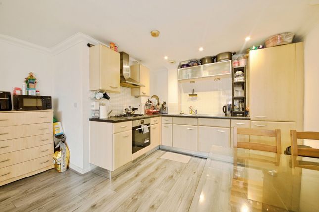 Flat 26, Blade Court, 29, Oldchurch Road, Romford photo 3
