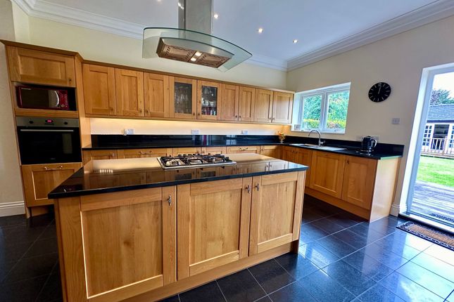 252 Noak Hill Road, Billericay photo 4