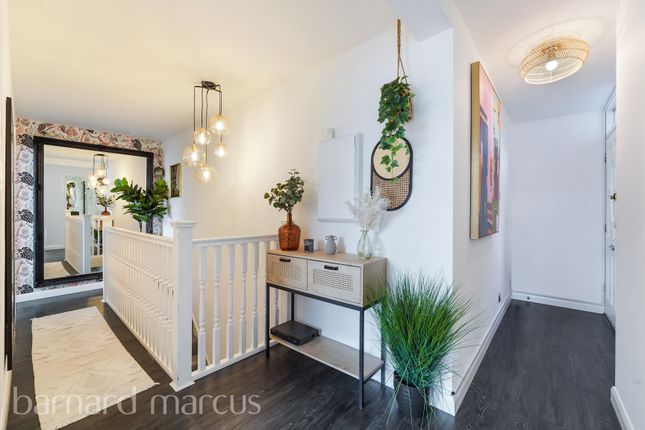 9, Sawkins Close, LONDON photo 5