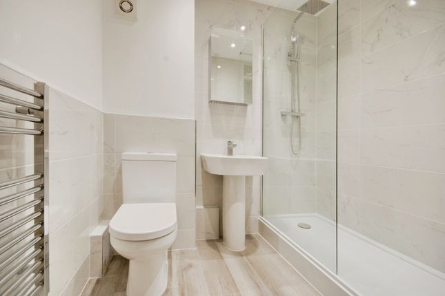 18, Beken Court, Watford photo 4