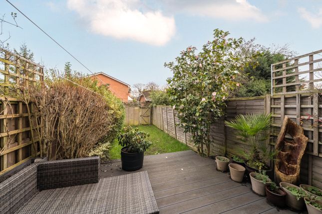 11, Warwick Deeping, Ottershaw photo 3