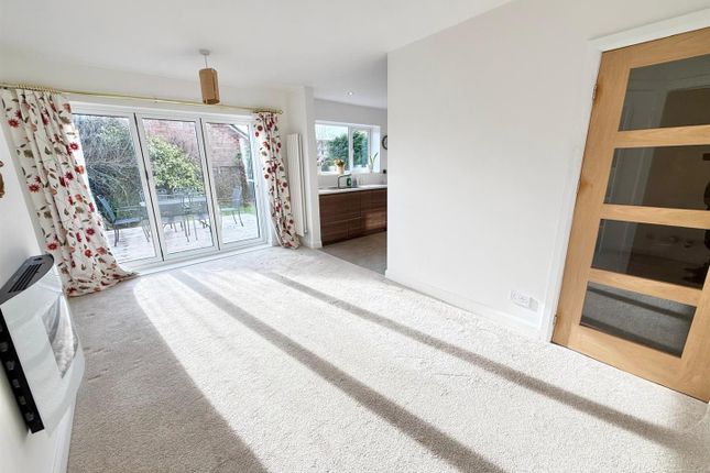 25, Larch Avenue, Macclesfield photo 2