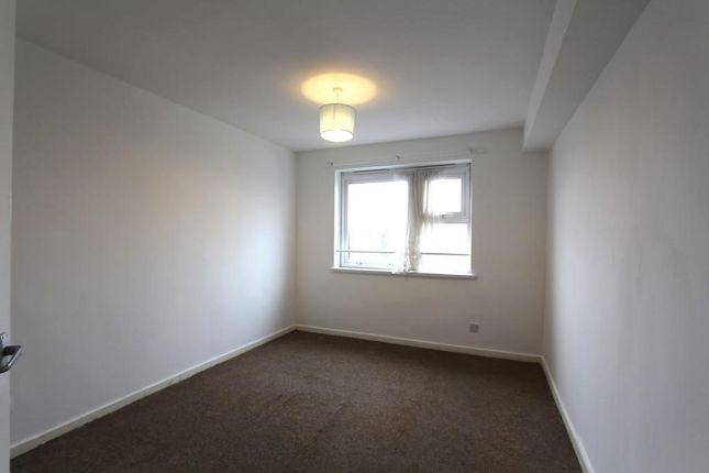 Flat to rent in Longford Court, Belle Vue Estate, Hendon