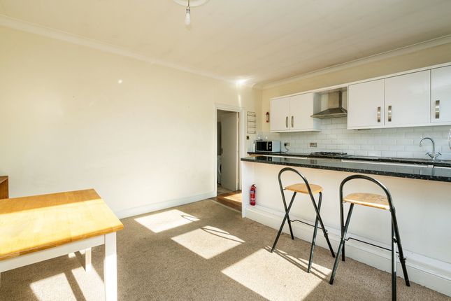 Top floor flat, 6, Valmar Road, London photo 3