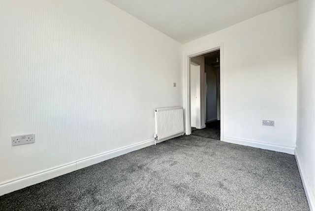45, Dillam Close, Coventry photo 4