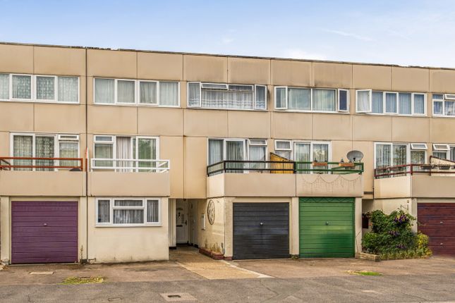 85, Octavia Close, Mitcham photo 2