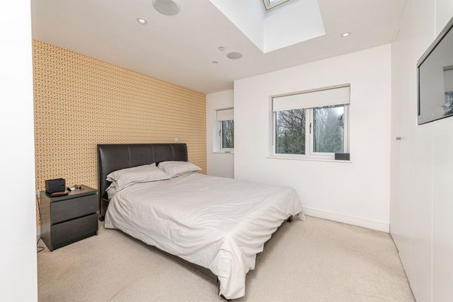 1, Radley Court, MIRFIELD photo 4