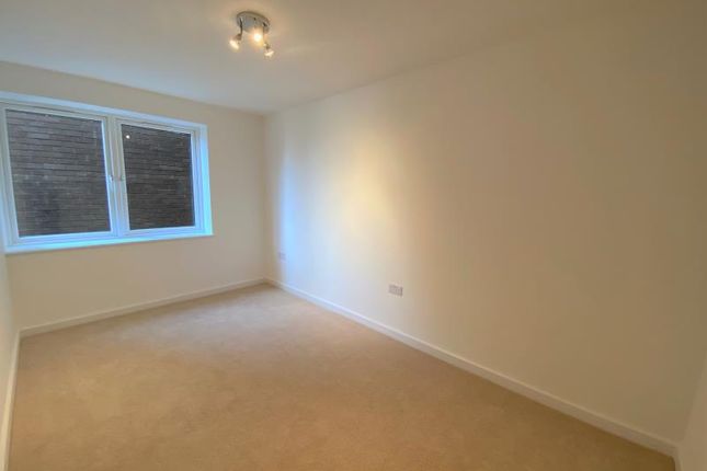 Flat to rent in Cherstey Road, Woking