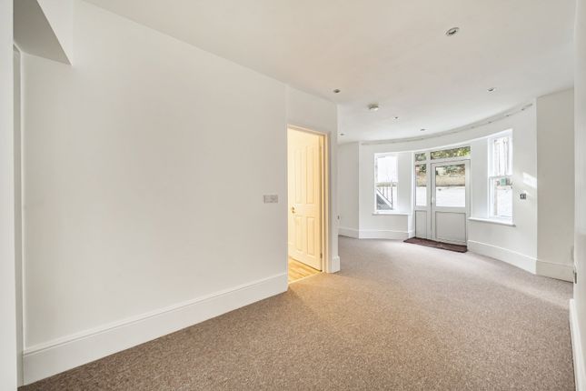 Flat 1 Pelham Lodge,, Grove Crescent, Surrey photo 2