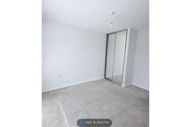 Flat, The Stables Bridle Road, Reading photo 5