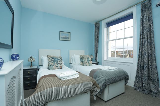 Flat for sale in Fort Crescent, Temeraire Court Fort Crescent