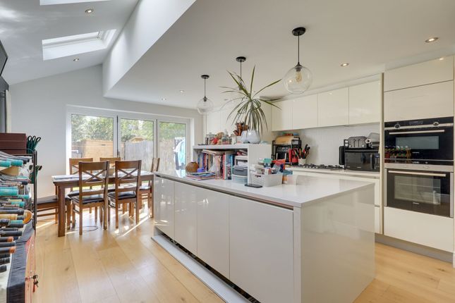 121 Taunton Road, London photo 4