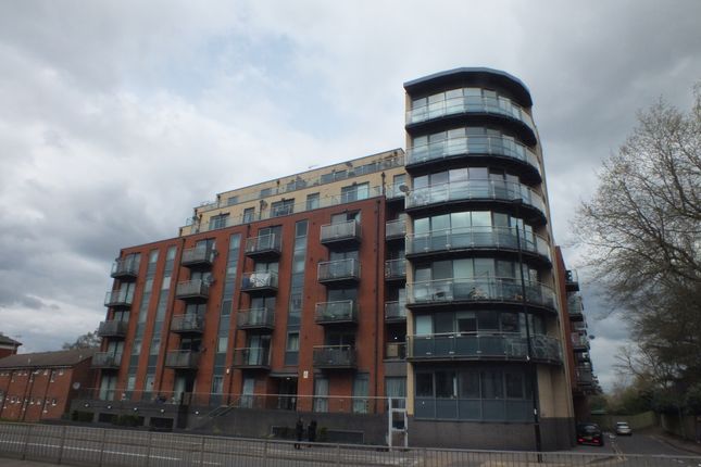 Thumbnail Flat to rent in Bath Road, Slough