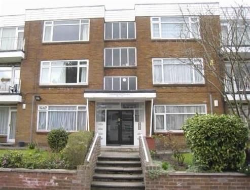 Flat to rent in Flat, Cavendish Court, Holden Road, Salford