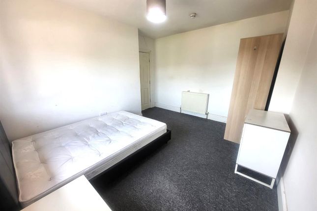 Room 5, 368 Cannock Road, Wolverhampton photo 4