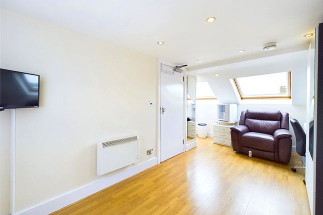 Room to rent in Forest View Road, Walthamstow, London