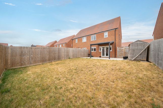 5 Davidge Way, Andover photo 4