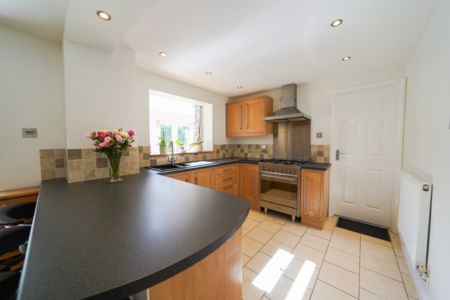 11 Mallard Drive, Leicester photo 4