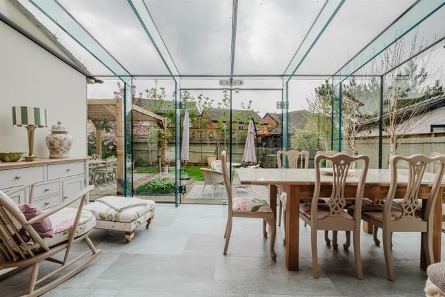 19, Henson Grove, Altrincham photo 3