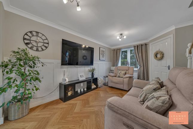39 Clos Cwm Garw, Caerphilly photo 2