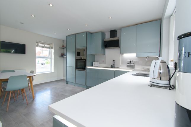 28 Chandler Way, Warrington photo 3