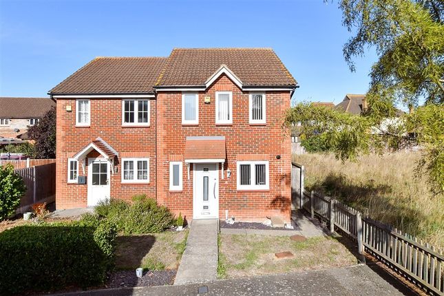 3-bed semi-detached on Puffin Close, Wickford, £248,000