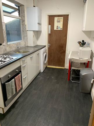 Room to rent in Paddock Road, London