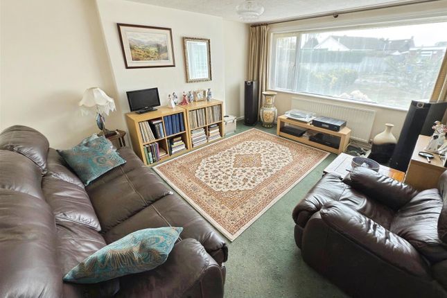 10, The Firs, Lowestoft photo 3