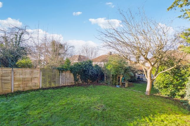 14, The Poynings, Iver photo 2