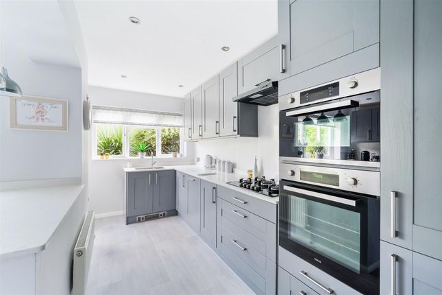 3, Poplar Drive, Banstead photo 4