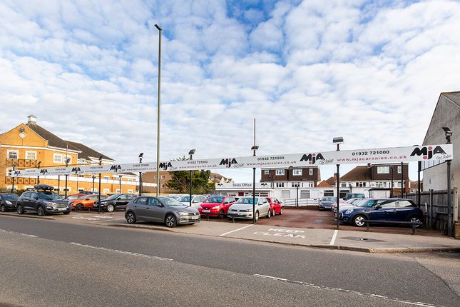 Retail premises to let in Staines Road West, Sunbury-On-Thames