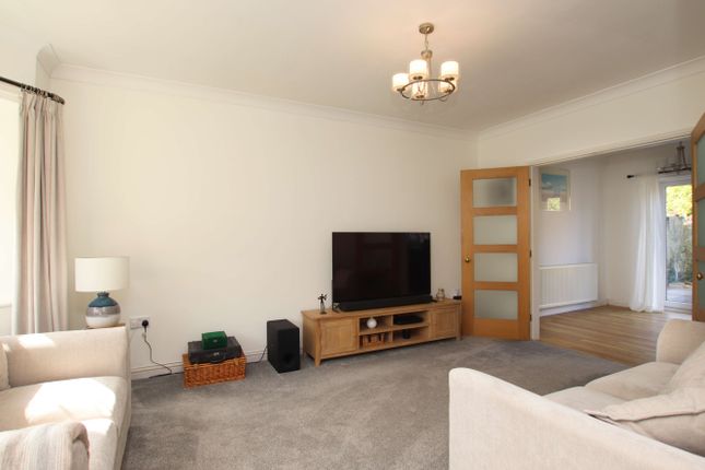 29, Clos Brenin, Pontyclun photo 2