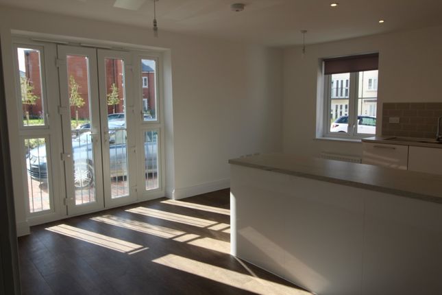 6 Langford House, Carey Lane, Waterlooville photo 2
