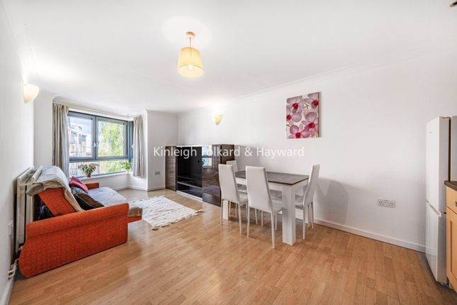 Flat to rent in Lewis Gardens, London