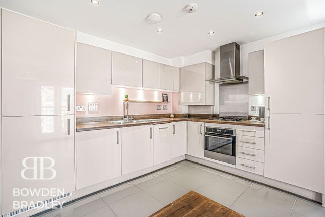7 Allerton House, Chigwell photo 4