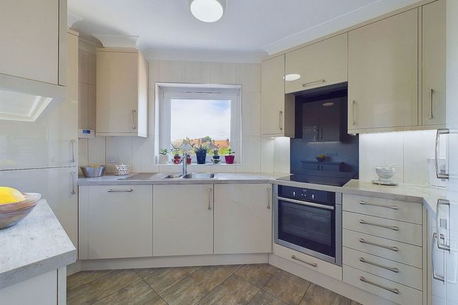 Flat 24, Capelia House 18-21 West Parade, Worthing photo 2
