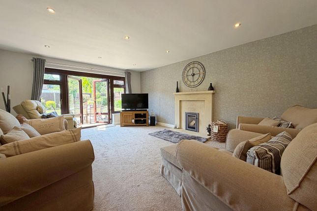 43, Bullimore Grove, Kenilworth photo 3