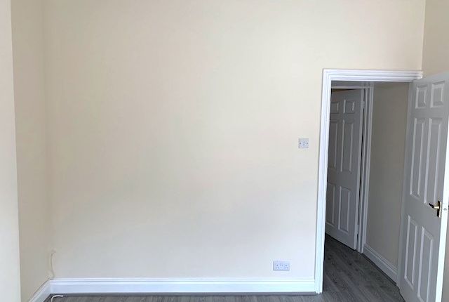 20, Ashton Road, Luton photo 3