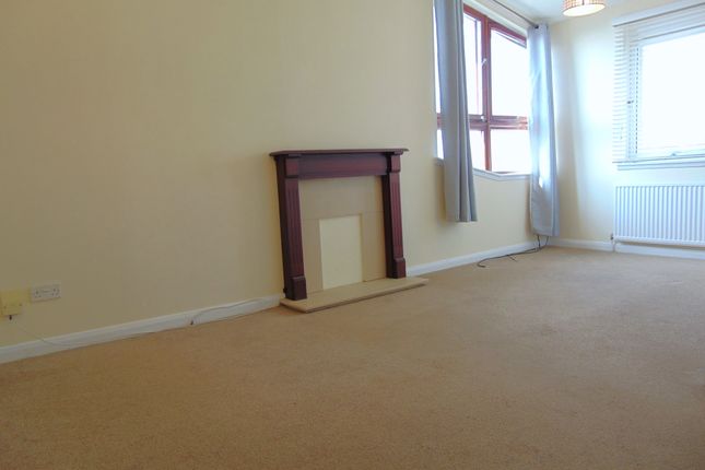 Flat for sale in Crown Avenue, Clydebank, West Dunbartonshire