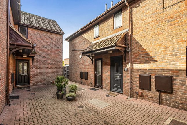 1-bed detached on Kendrick Close, Berkshire, £290,000