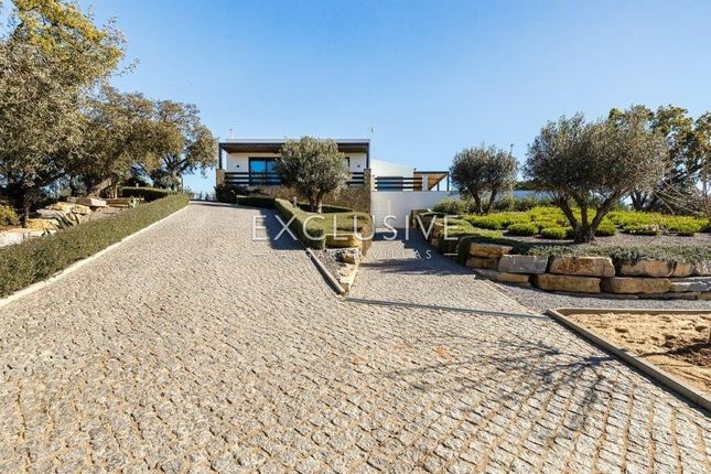 Villa for sale in Porches, Lagoa, Portugal